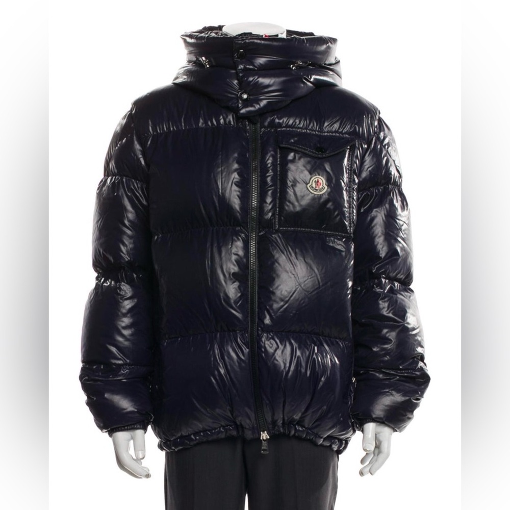 MONTBELIARD SHORT DOWN JACKET
$2,150.00

Navy size 6